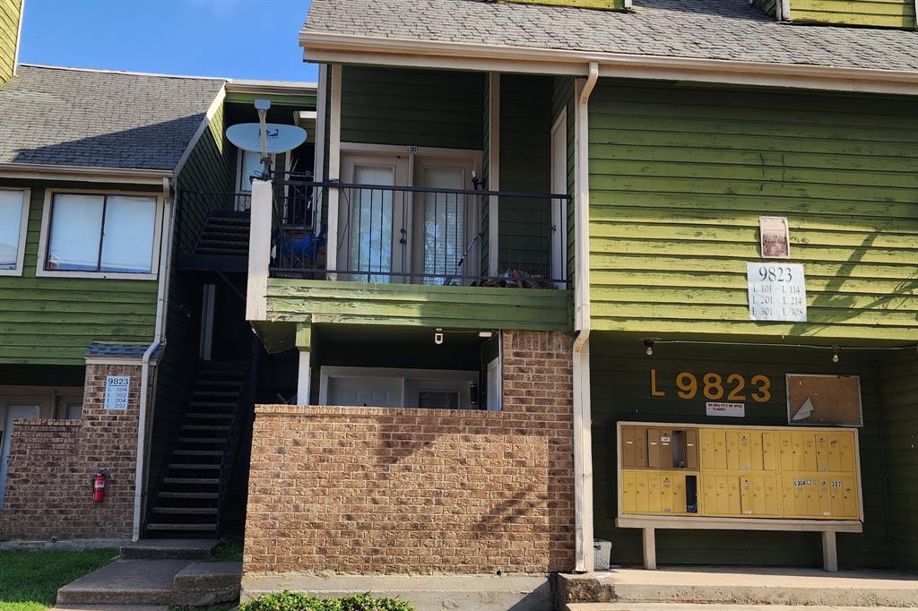 9813 Walnut Street 201
