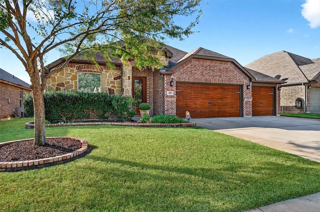 Photo of 289 Hilltop Drive, Justin, TX 76247 (MLS # 21113827)
