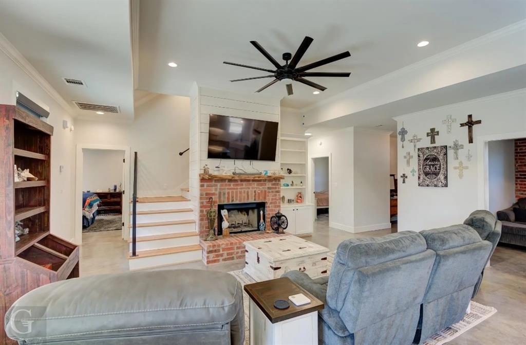 Pierre Point - Residential