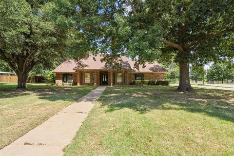 105 Tanglewood Stephenville TX 76401