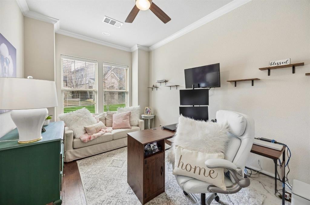 1800 Roundtree Circle W