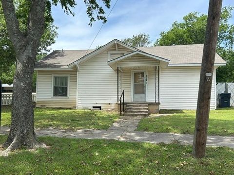Photo of 107 S Sears Street, Whitewright, TX 75491 (MLS # 21259363)