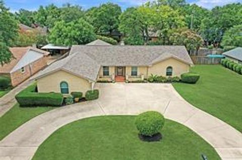 Photo of 1804 Lincolnshire Drive, Bedford, TX 76021 (MLS # 21250196)