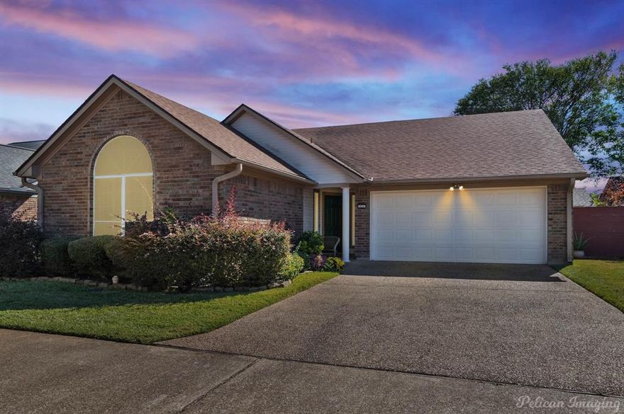 Discover this delightful 3-bedroom, 2-bath residence in the heart of Shreveport, LA, where comfort meets convenience. Nestled in a serene neighborhood, this spacious home offers both functionality and style, making it an ideal haven for relaxation and entertaining.
Step inside to a welcoming large living room, perfect for gatherings or simply unwinding at the end of the day. Natural light floods the area, accentuating its inviting ambiance and generous proportions. The eat-in kitchen serves as both a culinary space and a cozy spot for casual dining, equipped with ample cabinetry and modern appliances, ensuring every meal is a delight.
Each bedroom is thoughtfully designed with ample space to accommodate your personal touch.