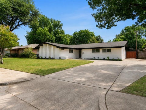 Photo of 1212 Stevens Ridge Drive, Dallas, TX 75211 (MLS # 21351505)