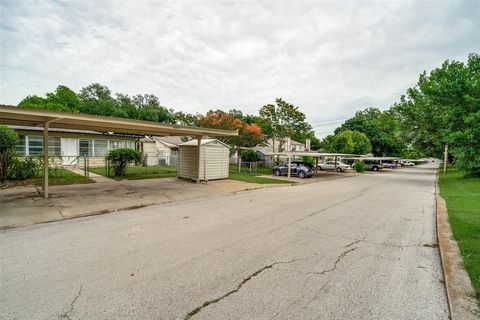 Photo of 8805 N Normandale Street, Fort Worth, TX 76116 (MLS # 21258452)