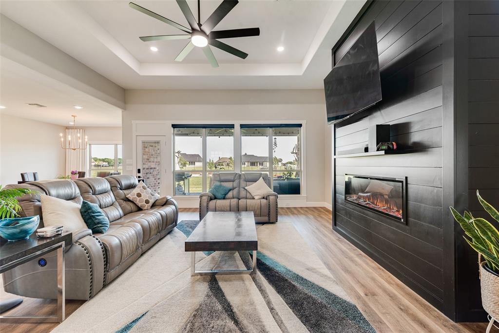 1044 Encino Court