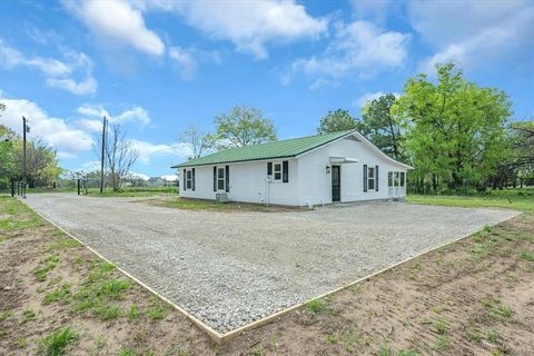 A home in Mabank