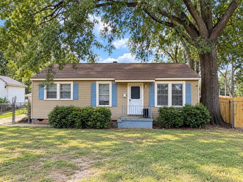 Photo of 2651 Vivian Street, Shreveport, LA 71108 (MLS # 21403394)