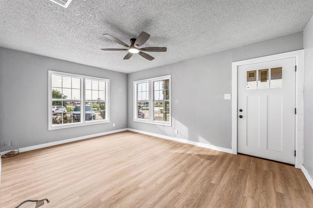 304 W Railroad Avenue