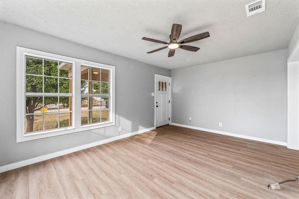 304 W Railroad Avenue