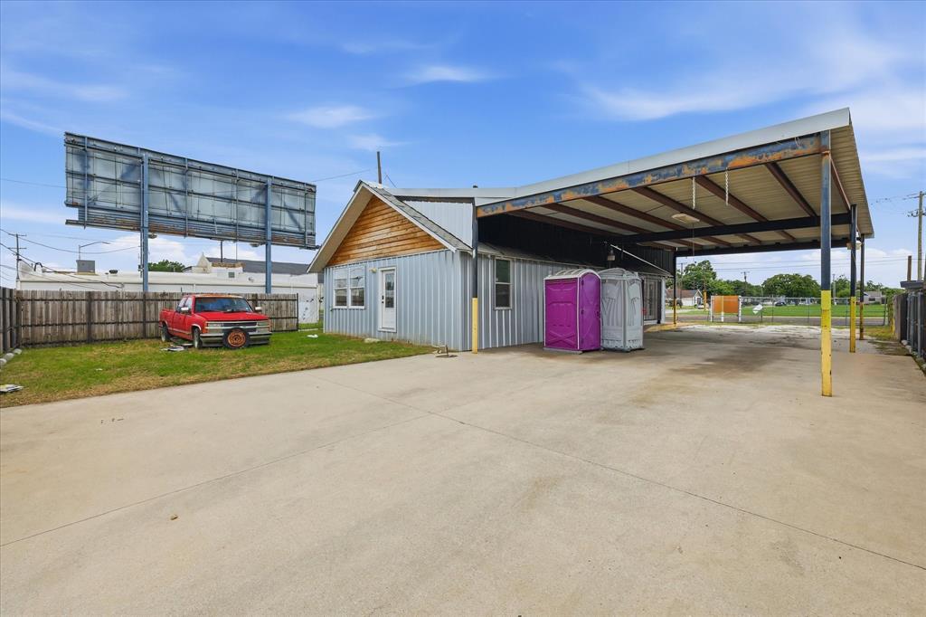 2800 E Belknap