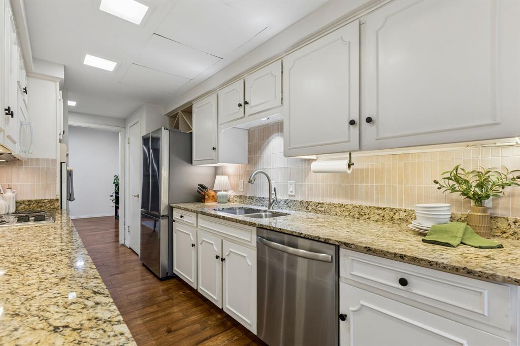Park Place Twnhms Condo - Residential