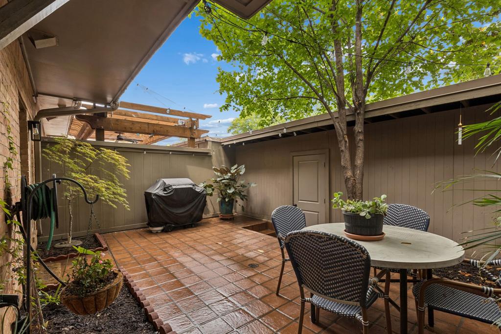 Park Place Twnhms Condo - Residential