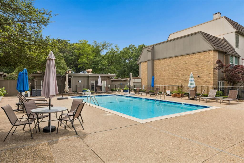 Park Place Twnhms Condo - Residential