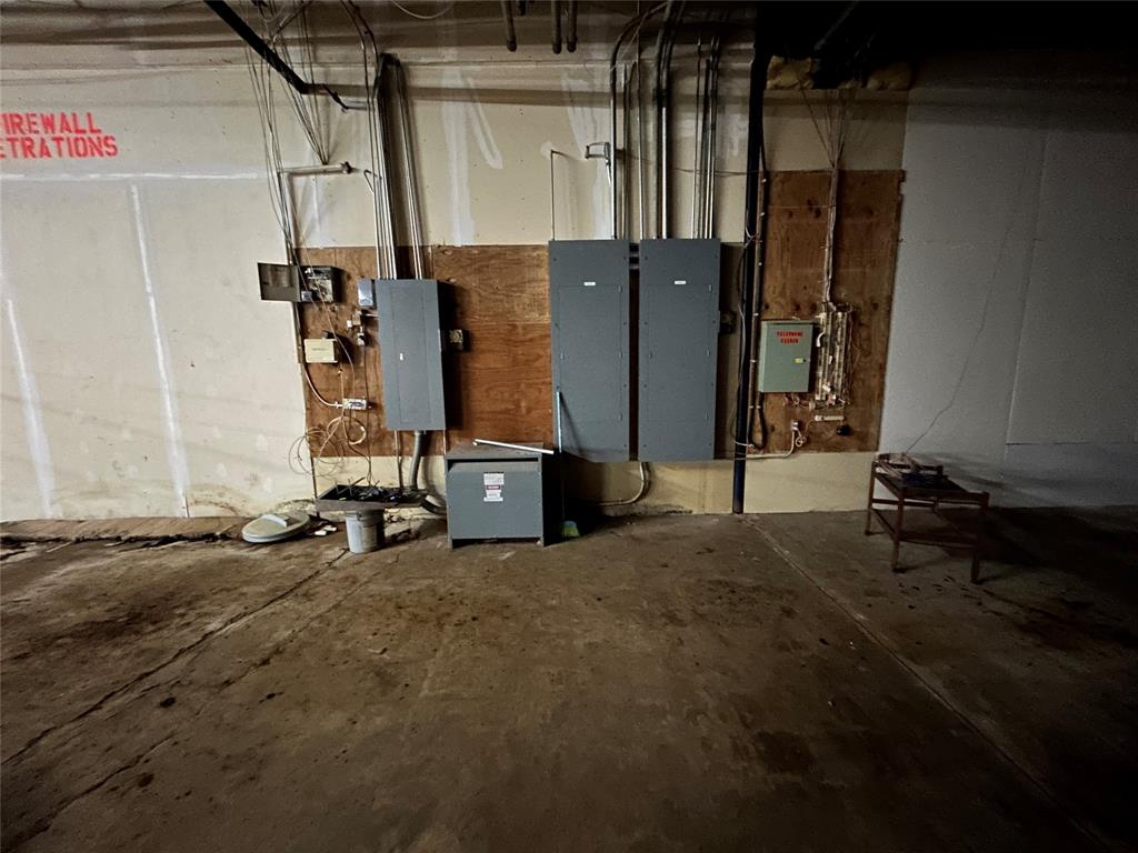 none - Commercial Lease