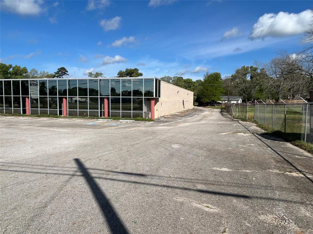 none - Commercial Lease