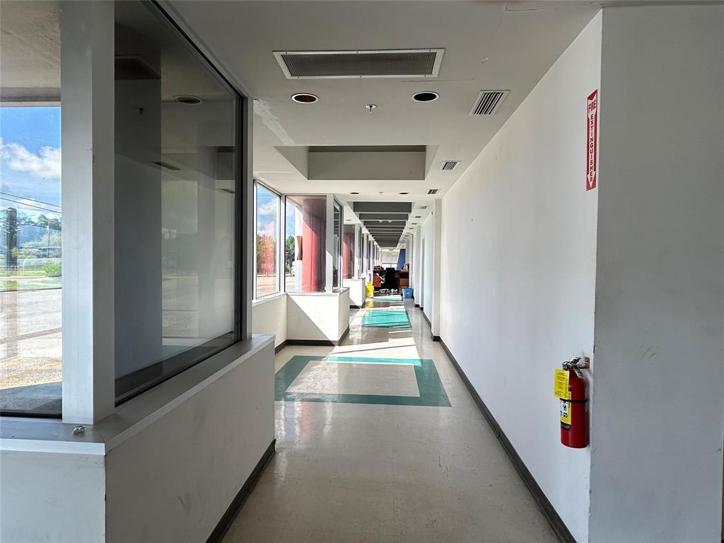 none - Commercial Lease