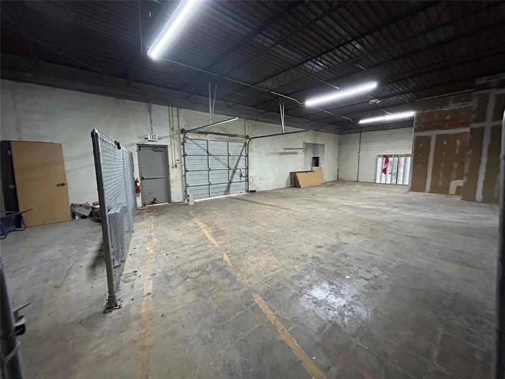 none - Commercial Lease