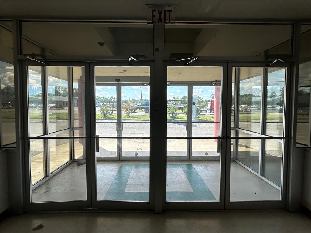 none - Commercial Lease