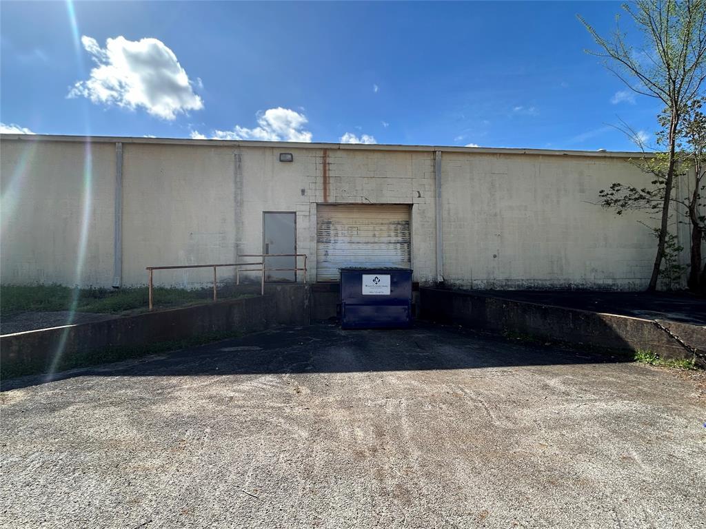 none - Commercial Lease