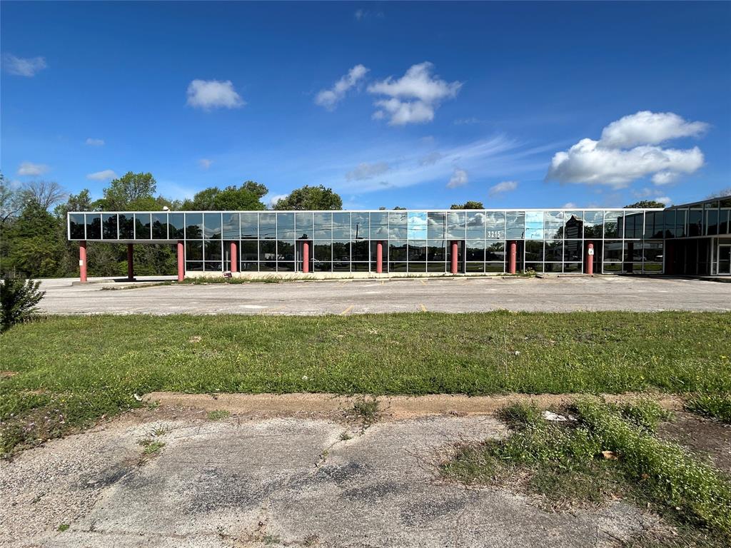 none - Commercial Lease