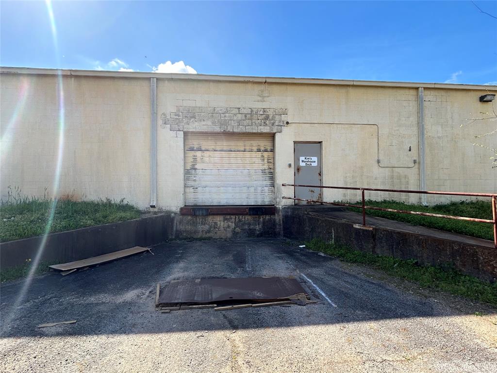 none - Commercial Lease