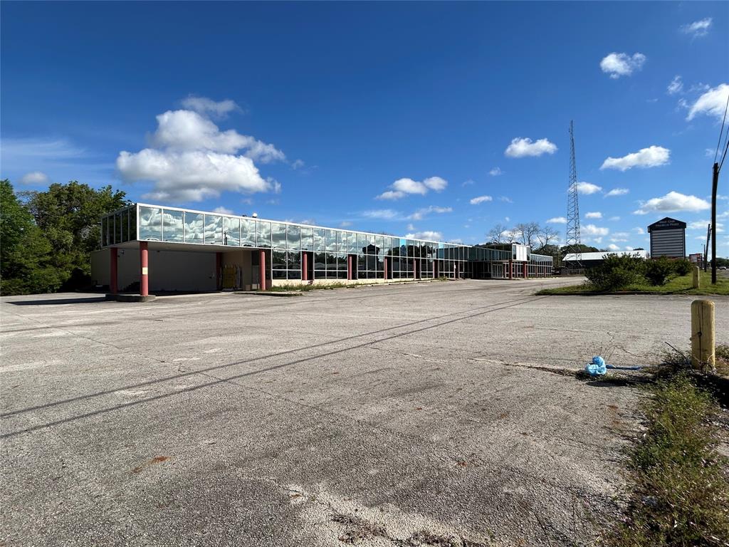 none - Commercial Lease