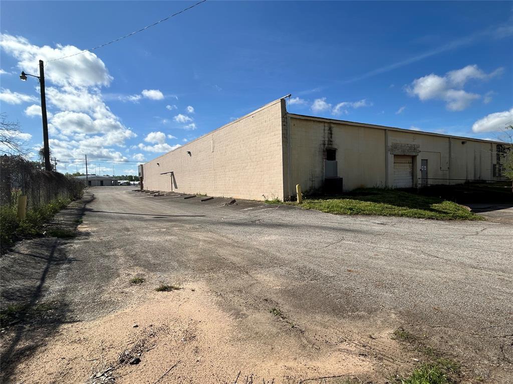 none - Commercial Lease