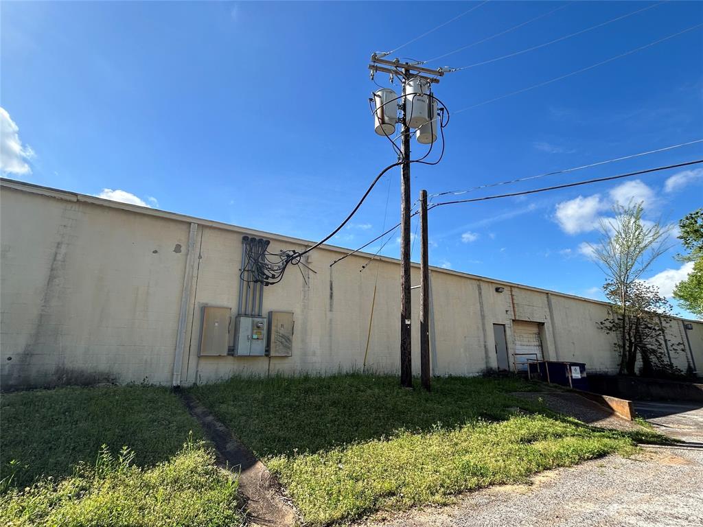 none - Commercial Lease