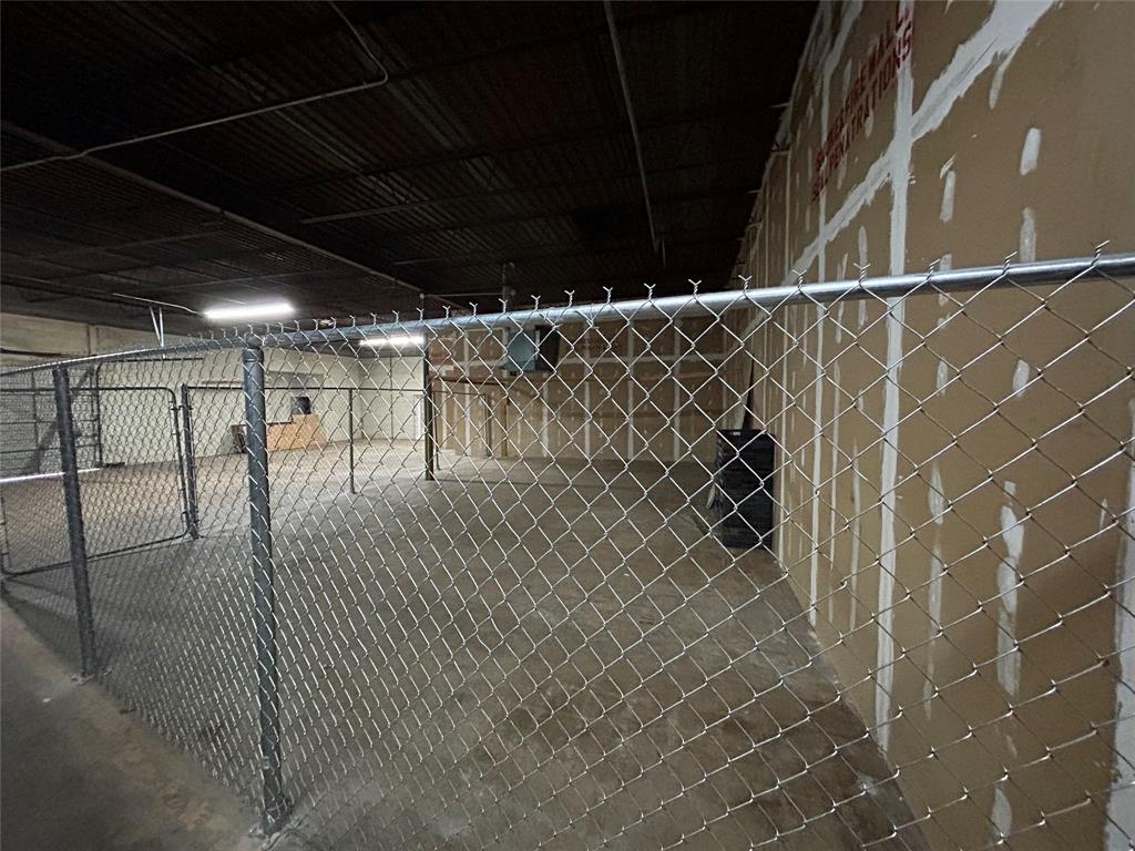 none - Commercial Lease