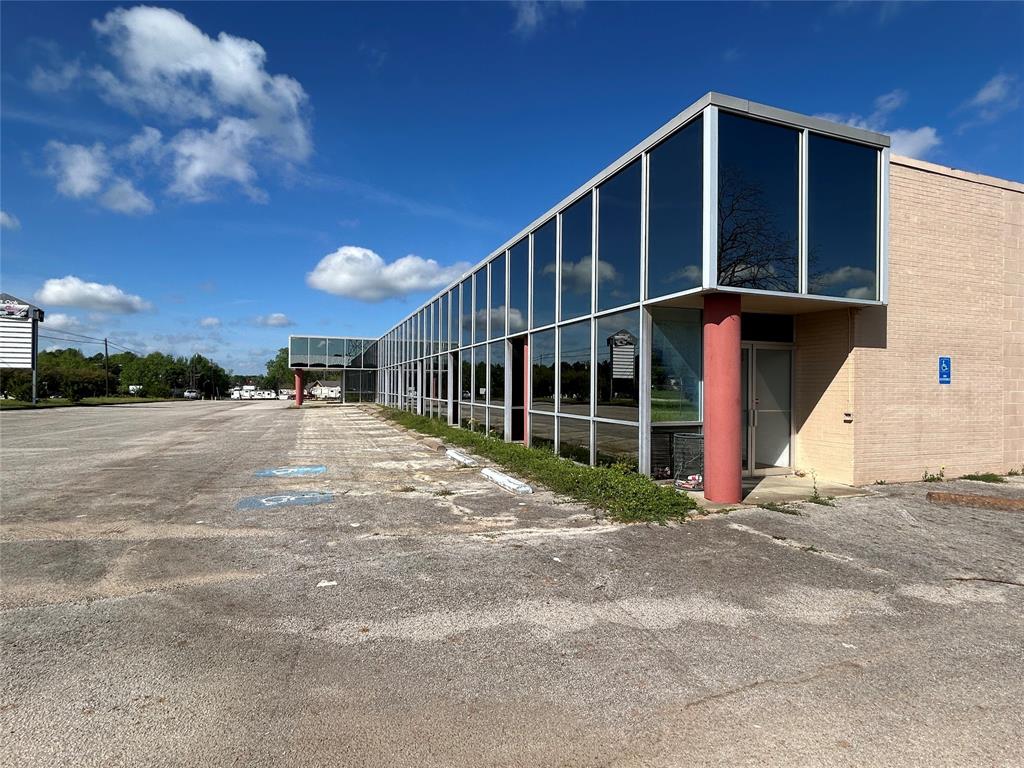 none - Commercial Lease