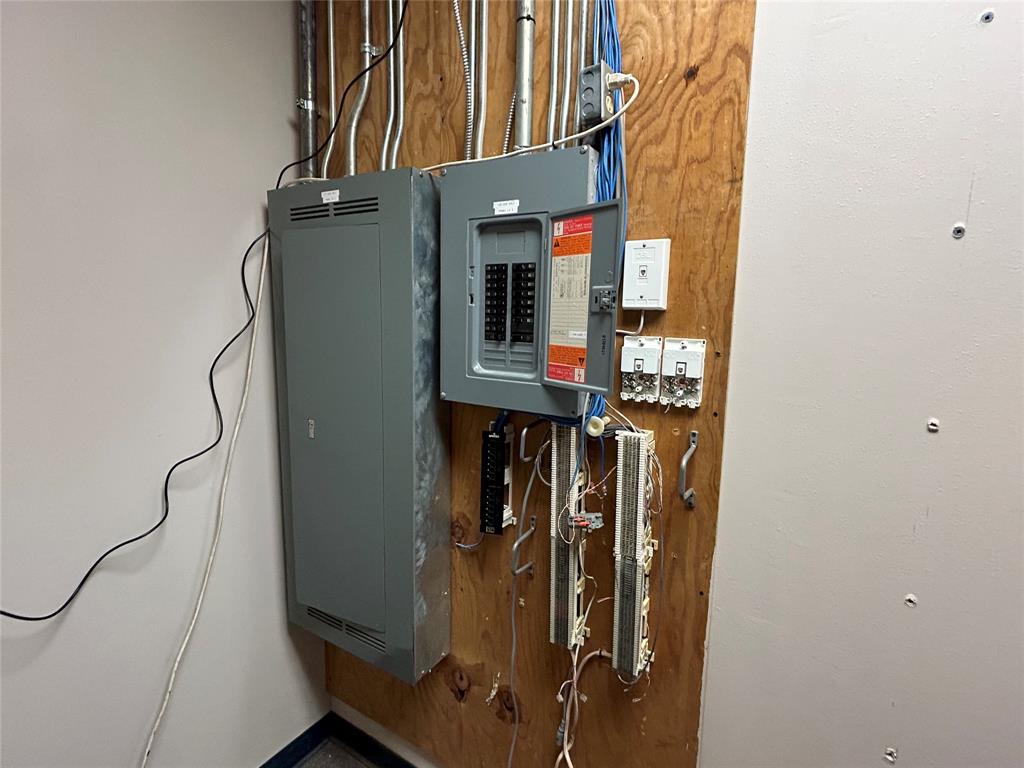 none - Commercial Lease