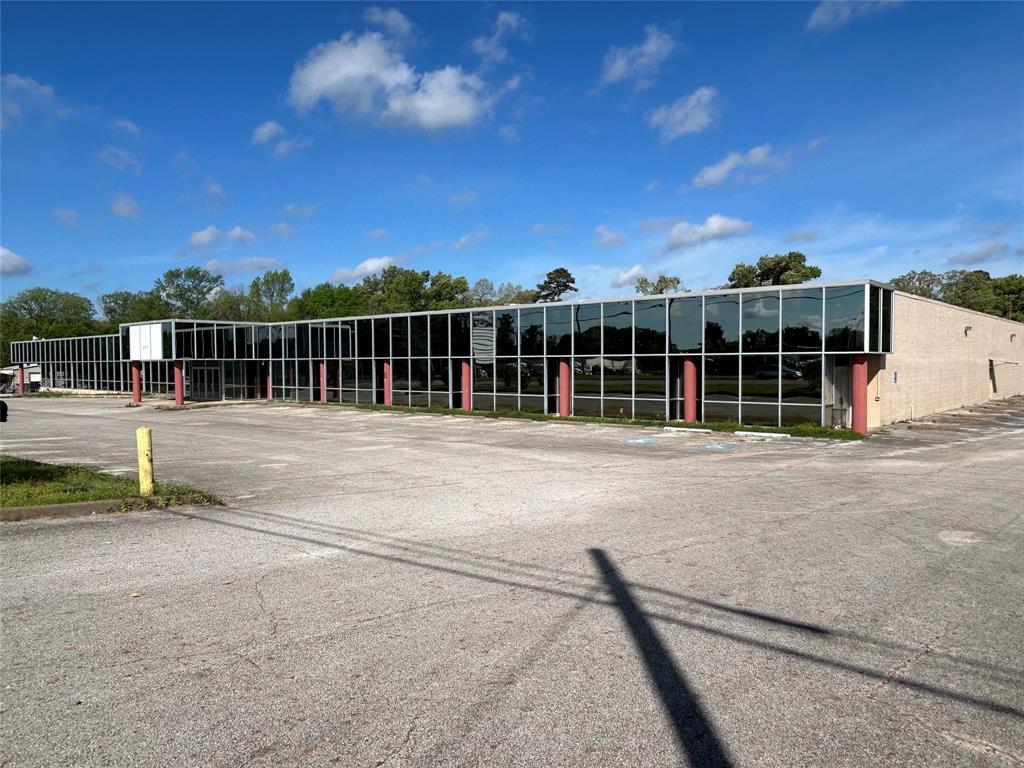 none - Commercial Lease