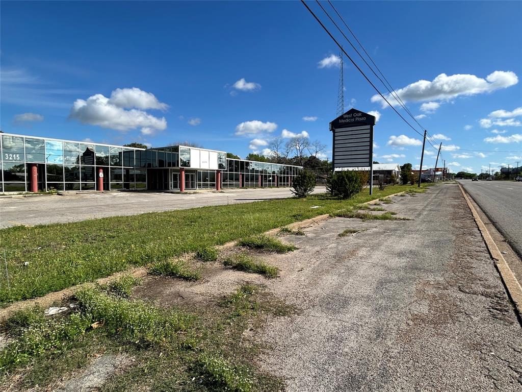 none - Commercial Lease