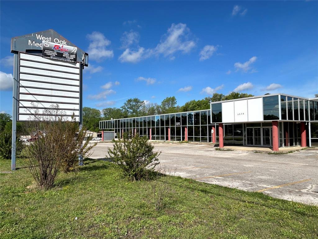 none - Commercial Lease