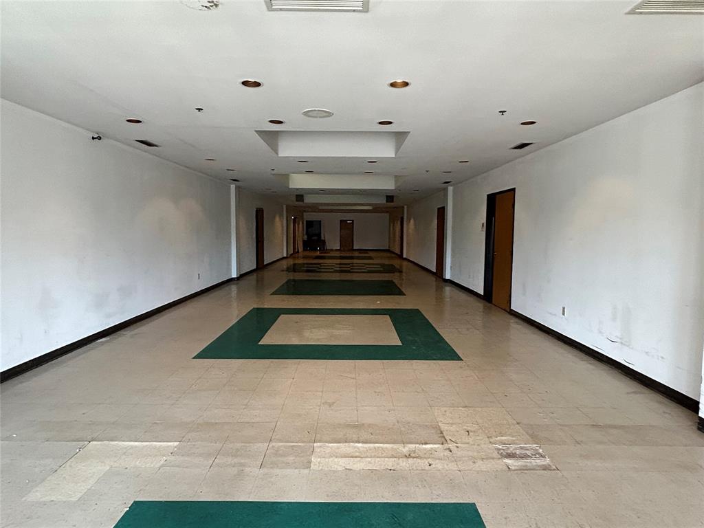 none - Commercial Lease