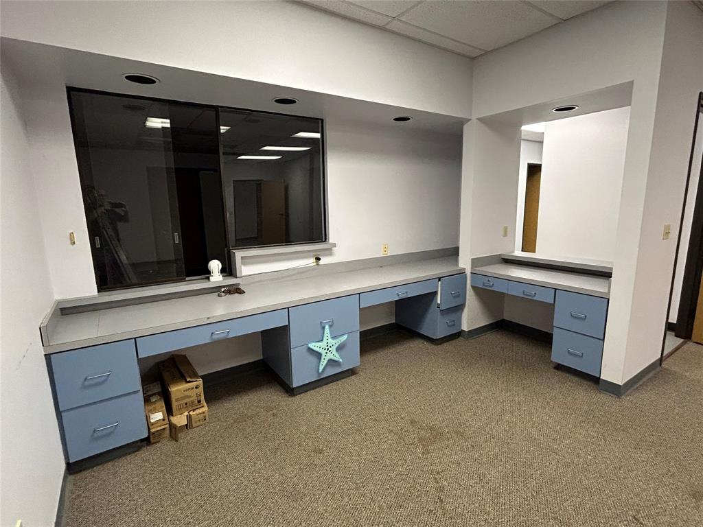 none - Commercial Lease