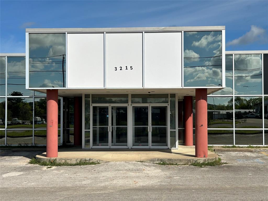 none - Commercial Lease