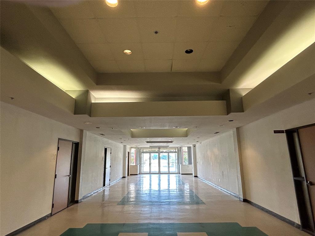 none - Commercial Lease