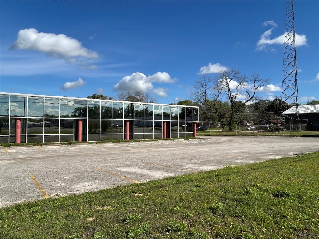 none - Commercial Lease