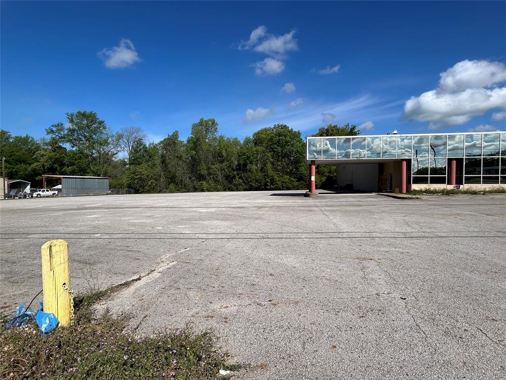 none - Commercial Lease