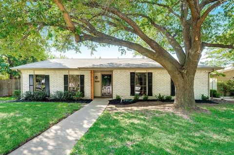 Photo of 3517 Knoll Point Drive, Garland, TX 75043 (MLS # 21212865)