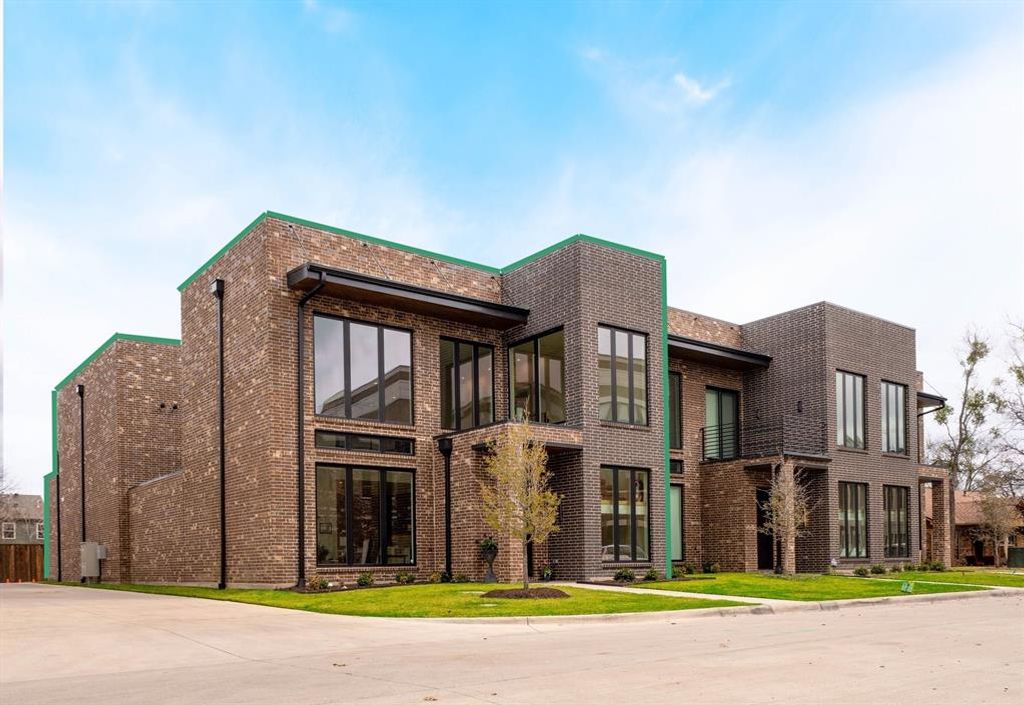 Photo of 207 Morningside Drive, Roanoke, TX 76262 (MLS # 21196287)