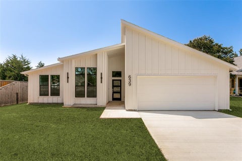 Photo of 639 Matador DR, Oak Point, TX 75068 (MLS # 21360481)