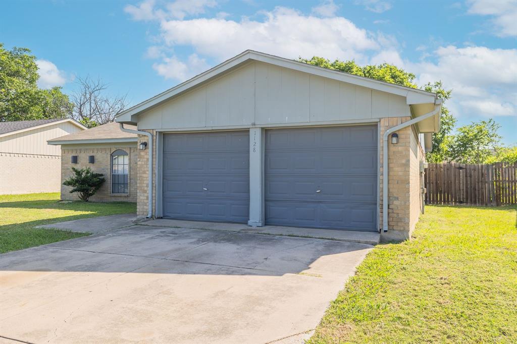 1128 Georgian Road E