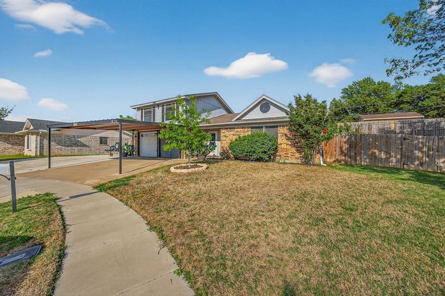 Great location on a quiet cul-de-sac! This inviting home offers quick access to major highways, making commuting a breeze, and is conveniently located near grocery stores, schools, and parks.
The home features double French doors that open to a spacious backyard,perfect for entertaining or relaxing. Enjoy the outdoor space with an ample patio, extended concrete at the back porch, a storage shed, an above-ground pool, and a hot tub (jacuzzi) ideal for year-round enjoyment. The property also includes a two-car garage with carport and additional concrete on the side, providing plenty of space for trailer parking or extra vehicles.
Inside, you’ll find a spacious living room and a cozy dining area, well-suited for everyday meals and casual gatherings. The generously sized upstairs primary suite features a walk-in closet, an additional storage closet, and a dual-sink bathroom, creating a comfortable and functional private retreat.
Downstairs, a second primary bedroom offers flexibility and convenience with direct bathroom access,ideal for guests or multi-generational living. An additional third bedroom provides even more space for family, guests, or a home office.
This home offers a great opportunity for buyers to add their personal touch and make it their own.
Seller is motivated! Don’t miss this opportunity!