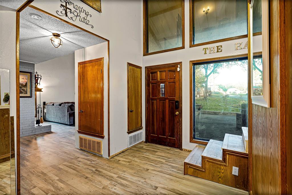1612 Lakecrest Circle