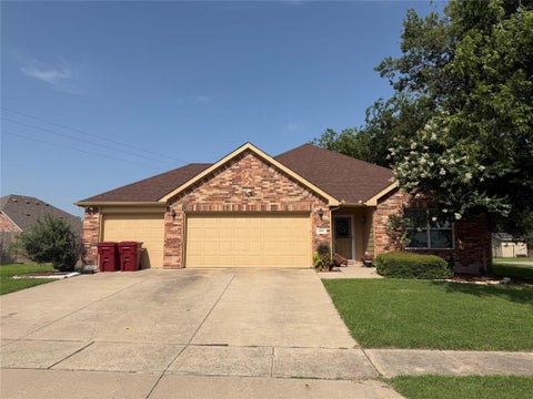Photo of 602 Seasons Ave W, Sherman, TX 75092 (MLS # 21311816)
