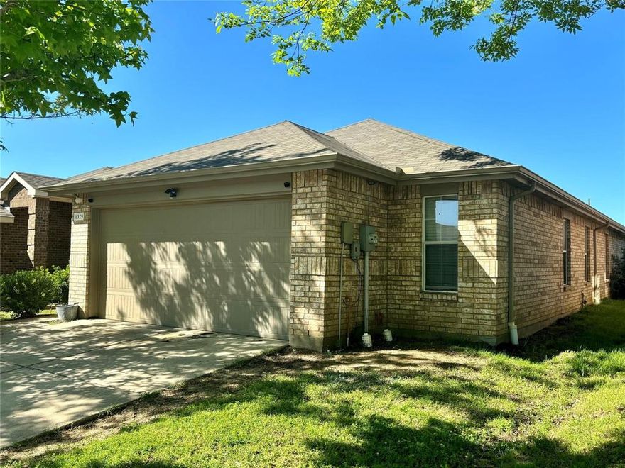 Beautiful 4 bedroom 2 bath home in Royse City! Featuring an open floor plan with a large kitchen and nice size back yard for entertaining. Schedule your showing today!